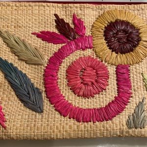 🌸 FLORA BELLA Embroidered Woven Raffia Clutch EUC